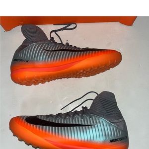 Size 5 never worn I got the wrong size